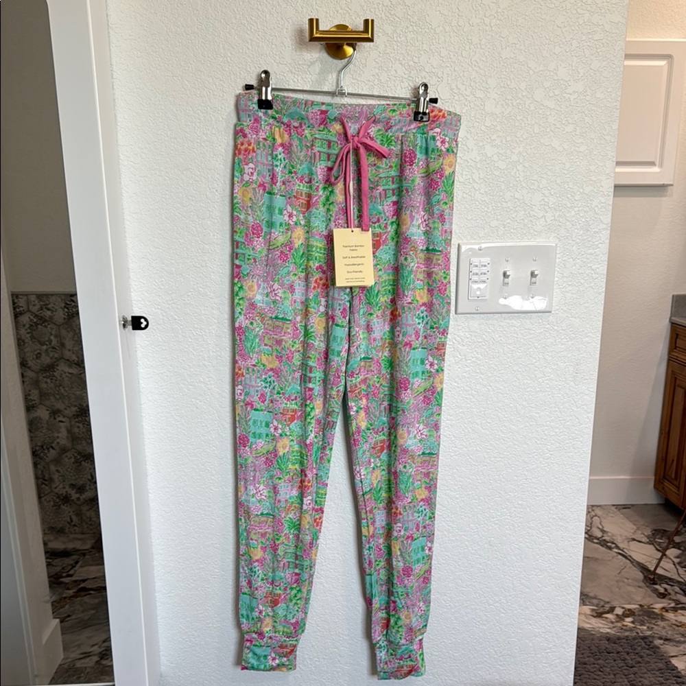 NWT Lilly Pulitzer inspired Floral Jogger Pants